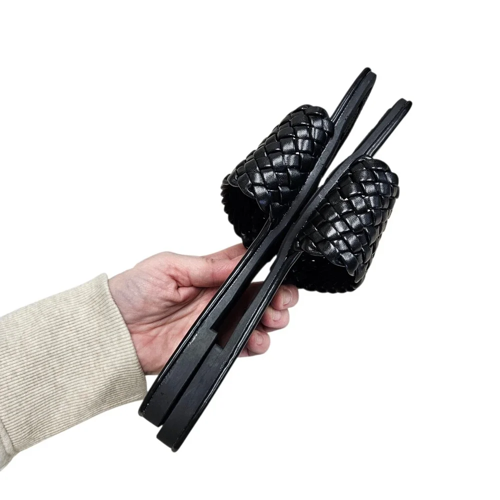 Unbranded woven strap
